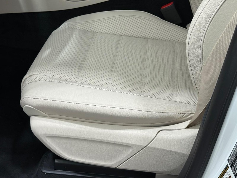 Mercedes-Benz GLE Vehicle Image 16