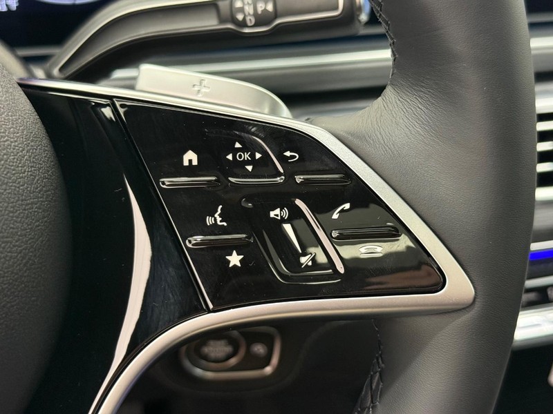 Mercedes-Benz GLE Vehicle Image 12