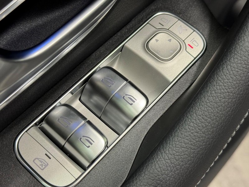 Mercedes-Benz GLE Vehicle Image 15