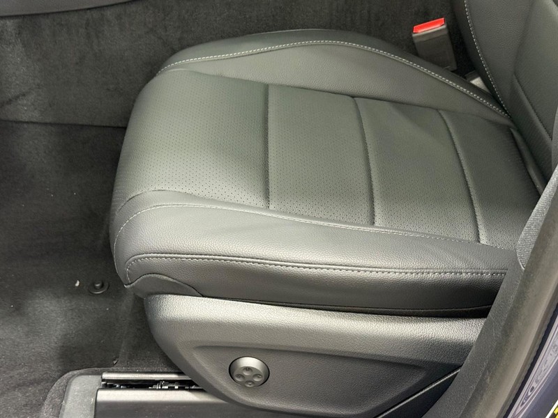 Mercedes-Benz GLE Vehicle Image 16