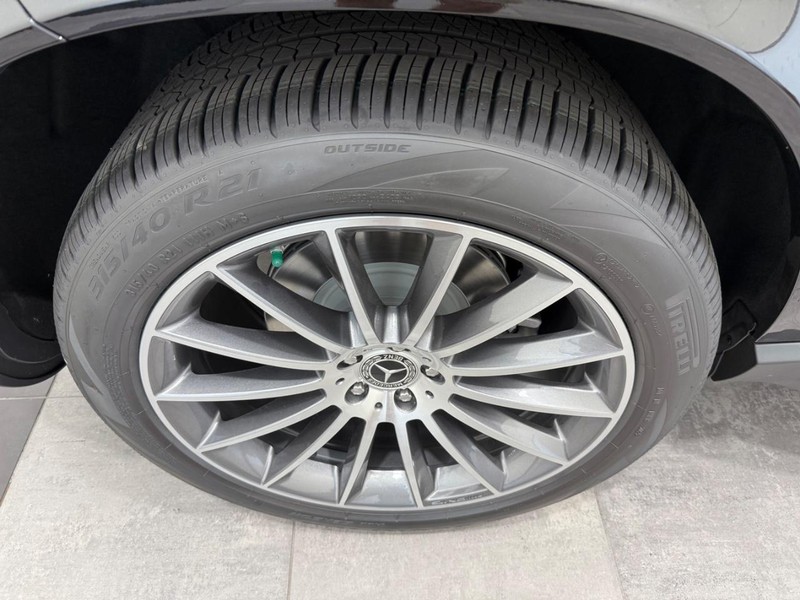 Mercedes-Benz GLE Vehicle Image 3