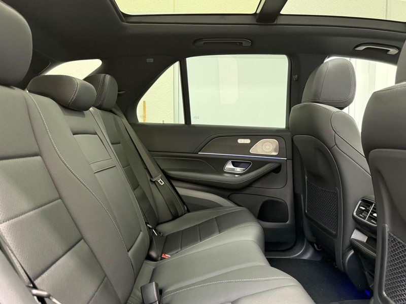 Mercedes-Benz GLE Vehicle Image 5