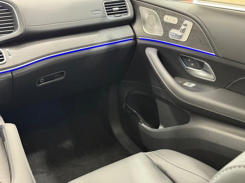 Mercedes-Benz GLE Vehicle Image 9