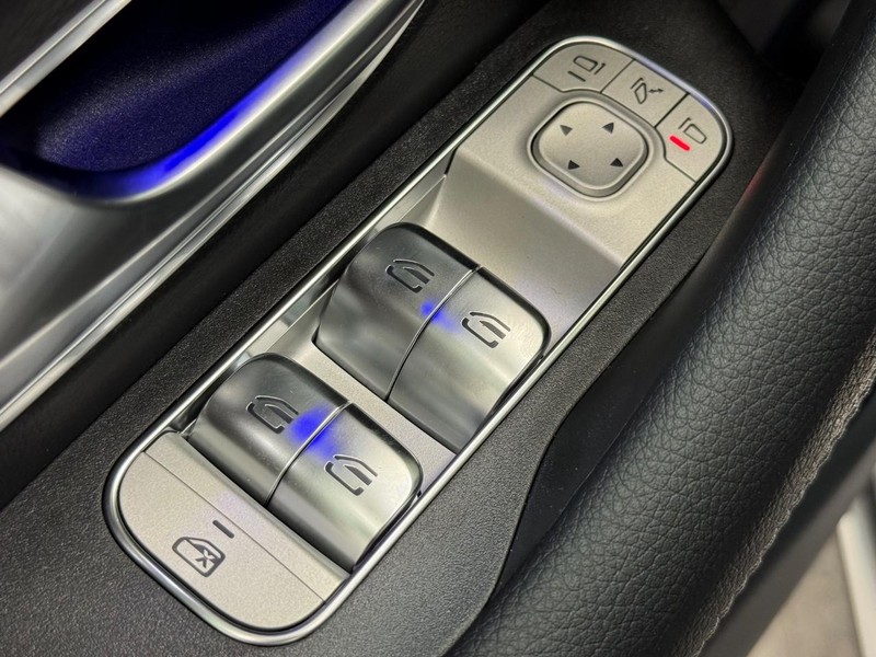 Mercedes-Benz GLE Vehicle Image 15