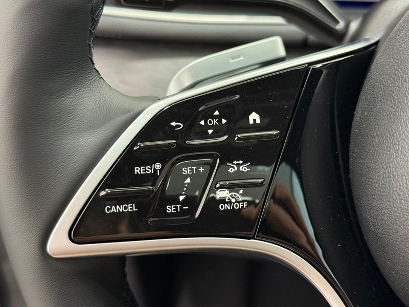 Mercedes-Benz GLE Vehicle Image 11