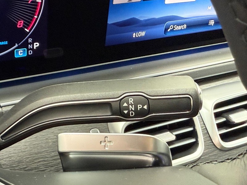 Mercedes-Benz GLE Vehicle Image 13
