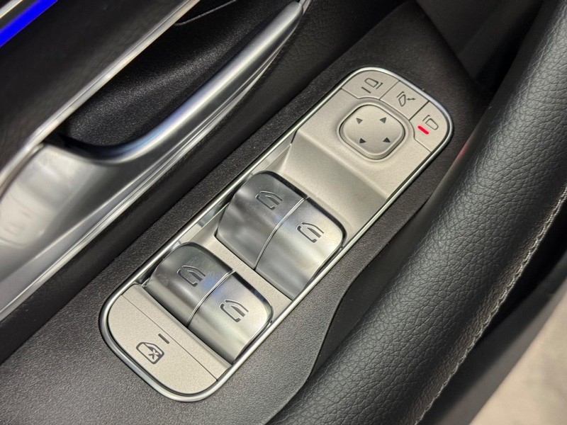 Mercedes-Benz GLE Vehicle Image 15