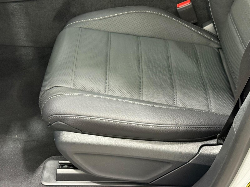 Mercedes-Benz GLE Vehicle Image 16