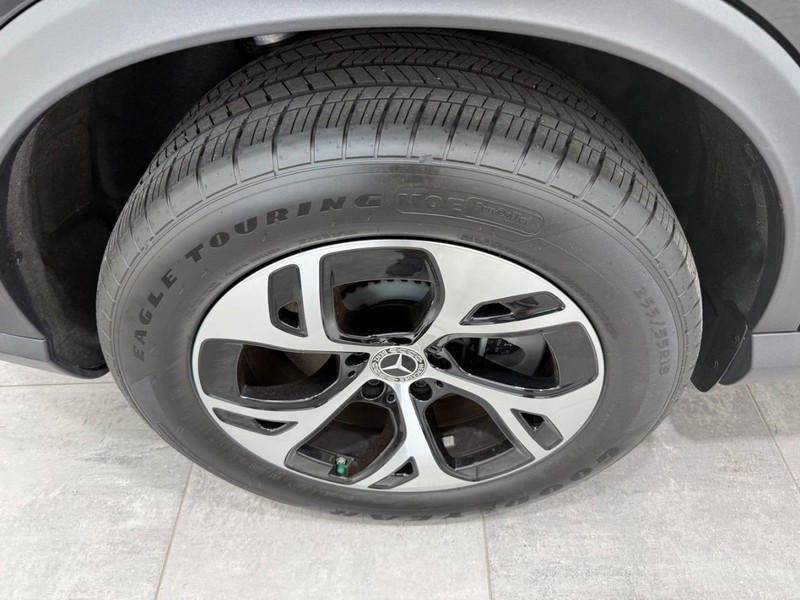 Mercedes-Benz GLC Vehicle Image 3