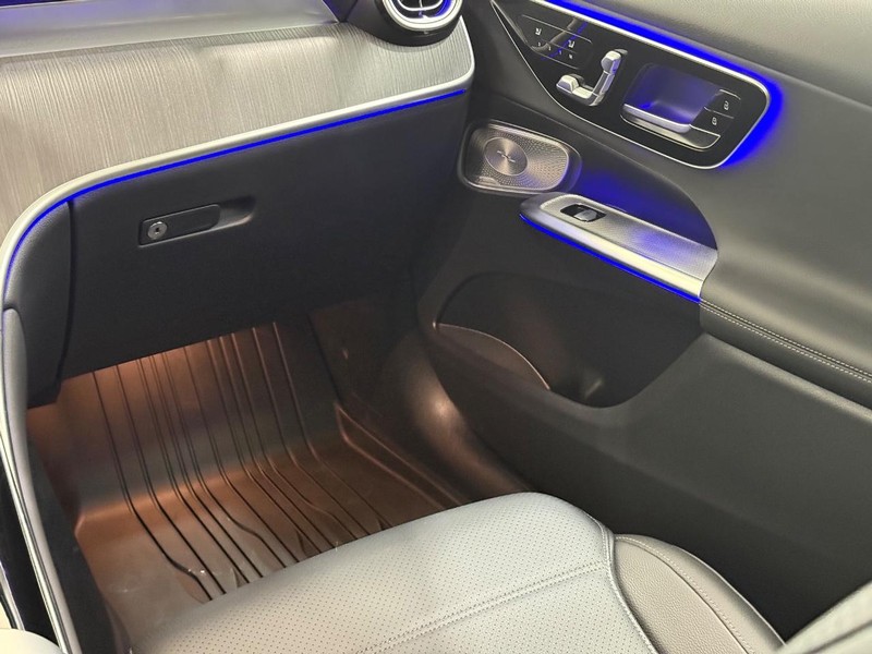 Mercedes-Benz GLC Vehicle Image 8