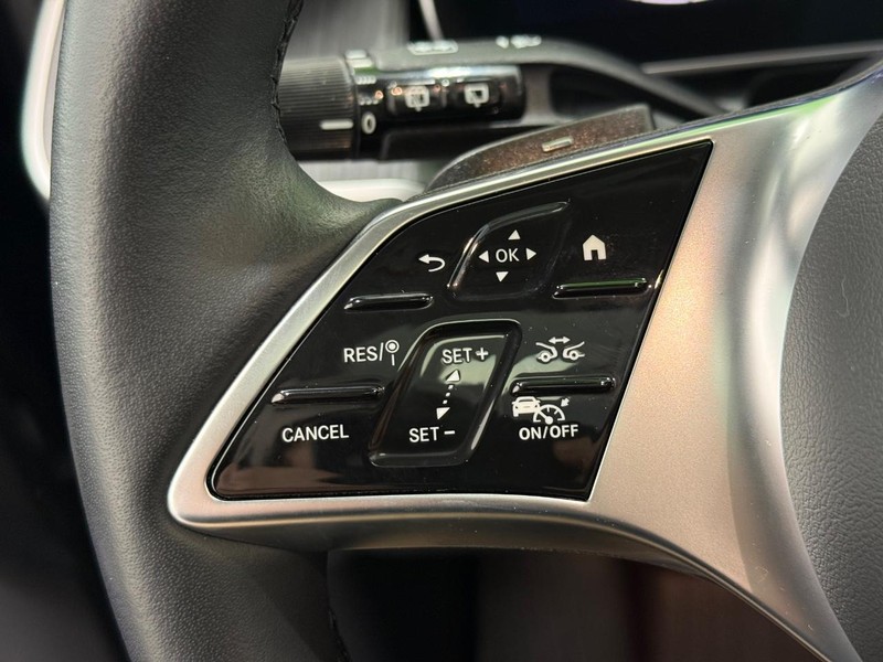 Mercedes-Benz GLC Vehicle Image 10