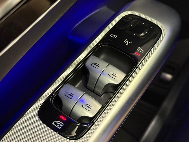 Mercedes-Benz GLC Vehicle Image 16