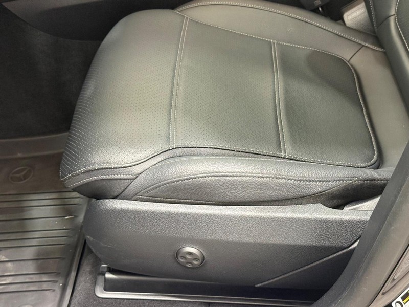 Mercedes-Benz GLC Vehicle Image 17