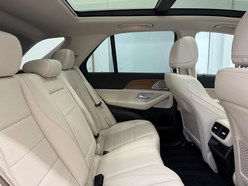 Mercedes-Benz GLE Vehicle Image 8