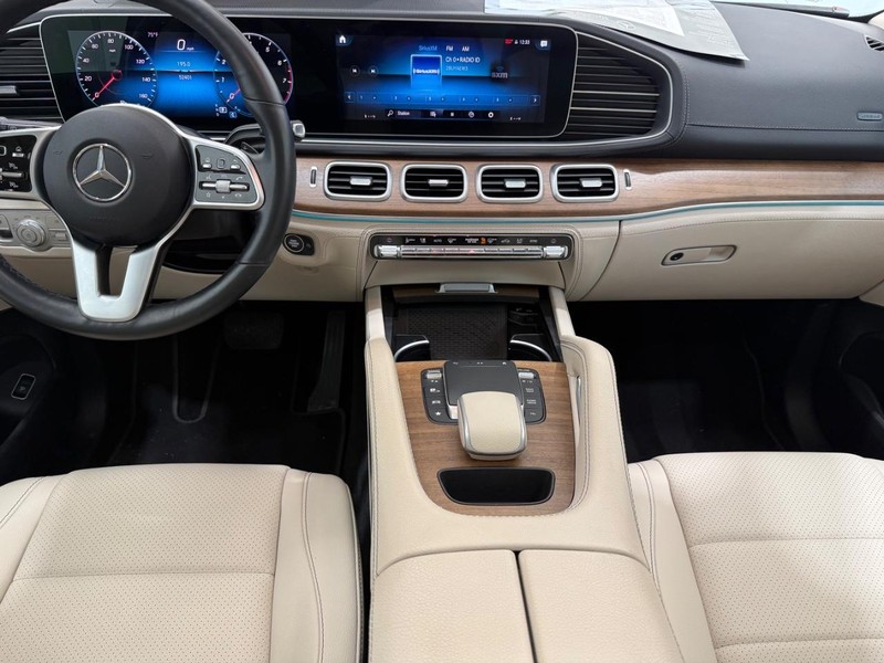 Mercedes-Benz GLE Vehicle Image 9