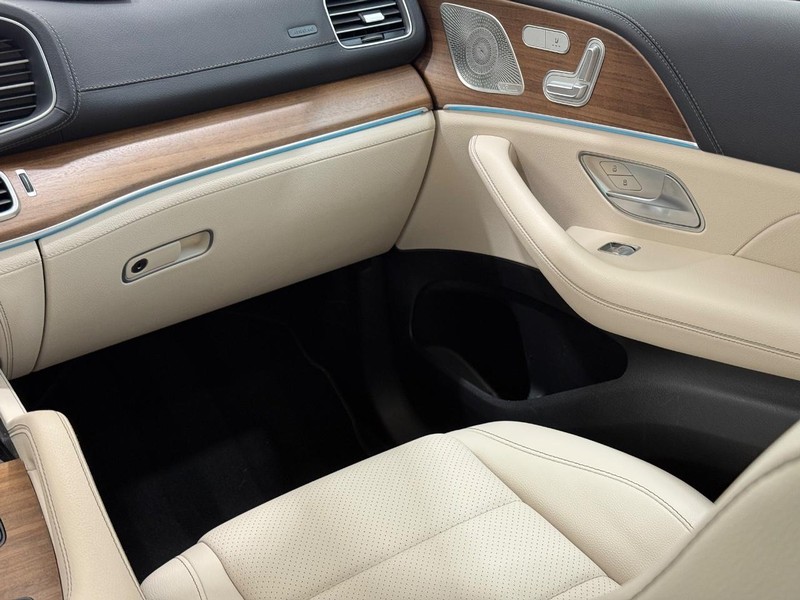 Mercedes-Benz GLE Vehicle Image 12