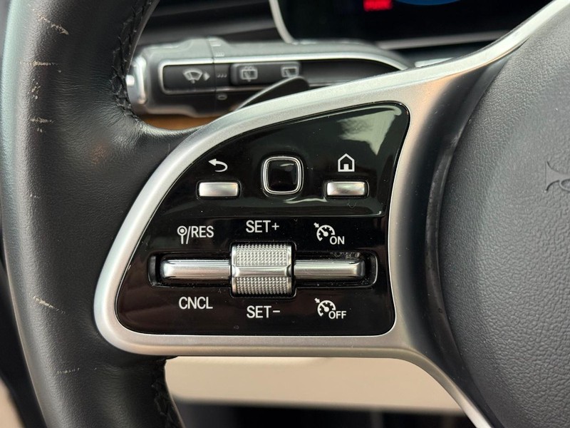 Mercedes-Benz GLE Vehicle Image 14