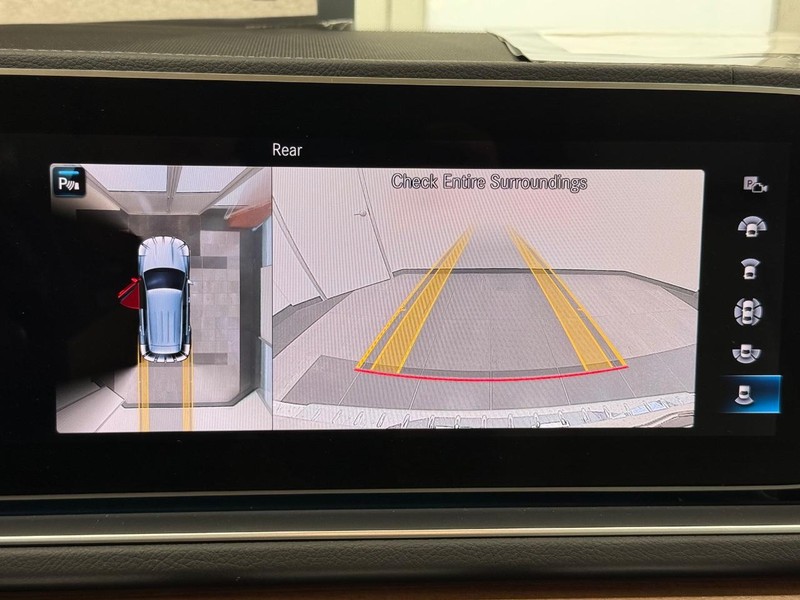 Mercedes-Benz GLE Vehicle Image 17