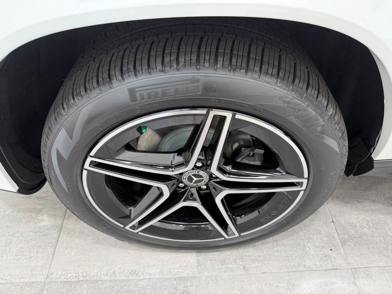 Mercedes-Benz GLS Vehicle Image 3