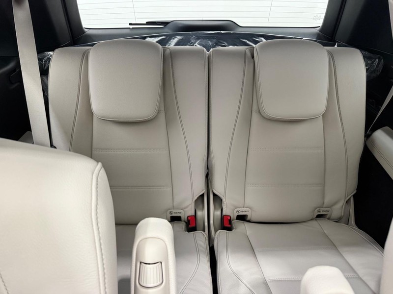 Mercedes-Benz GLS Vehicle Image 6