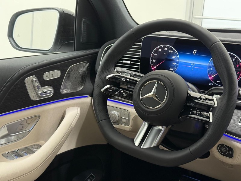 Mercedes-Benz GLS Vehicle Image 9