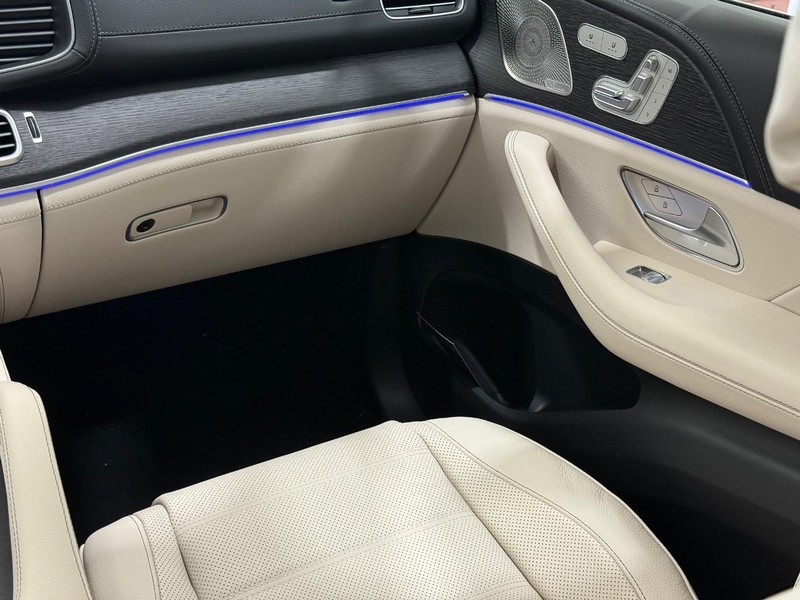 Mercedes-Benz GLS Vehicle Image 10