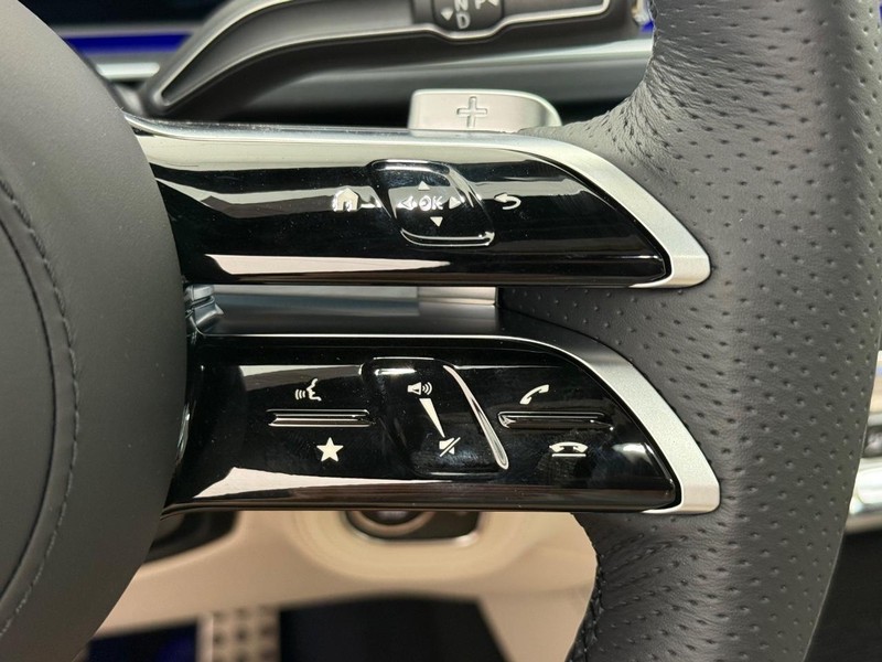 Mercedes-Benz GLS Vehicle Image 14