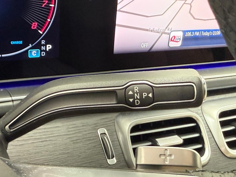 Mercedes-Benz GLS Vehicle Image 15