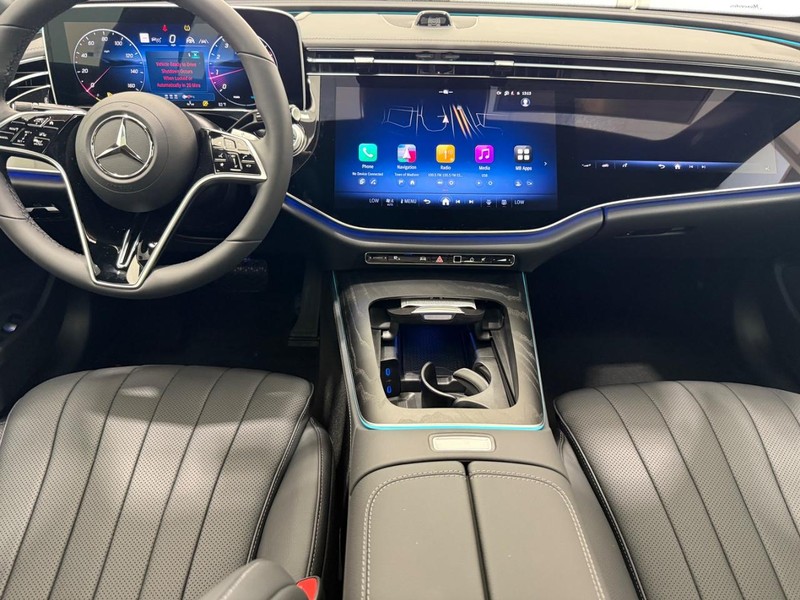 Mercedes-Benz E-Class Vehicle Image 5