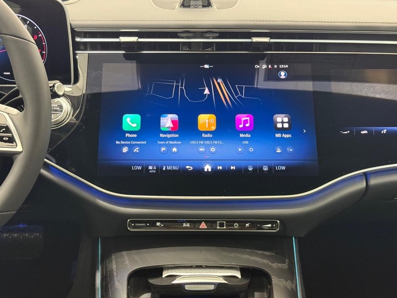 Mercedes-Benz E-Class Vehicle Image 6