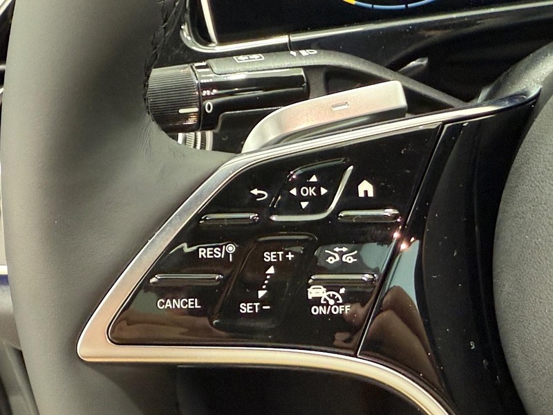 Mercedes-Benz E-Class Vehicle Image 10