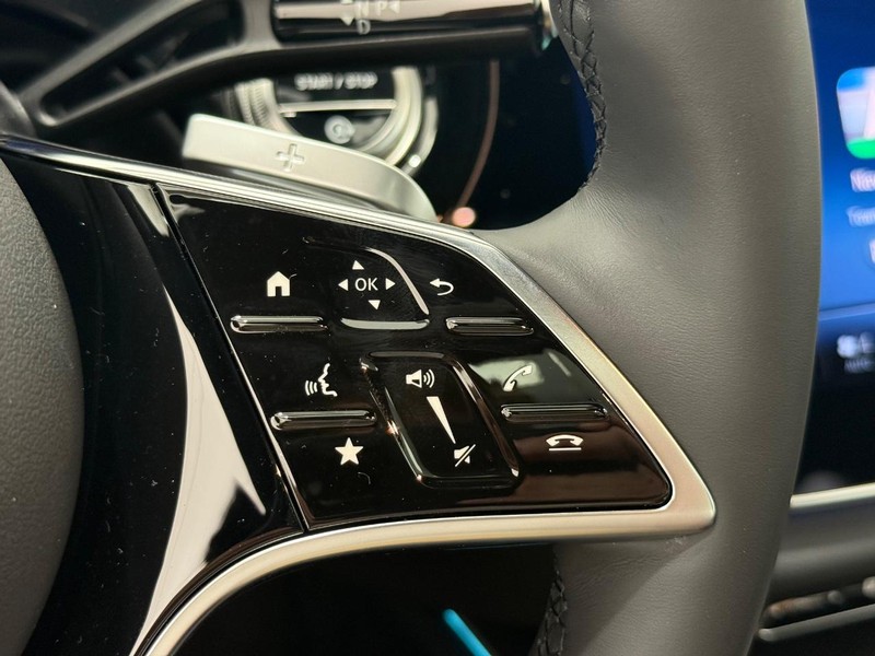 Mercedes-Benz E-Class Vehicle Image 11