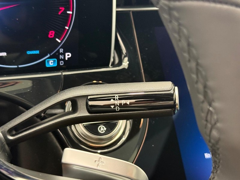 Mercedes-Benz E-Class Vehicle Image 12