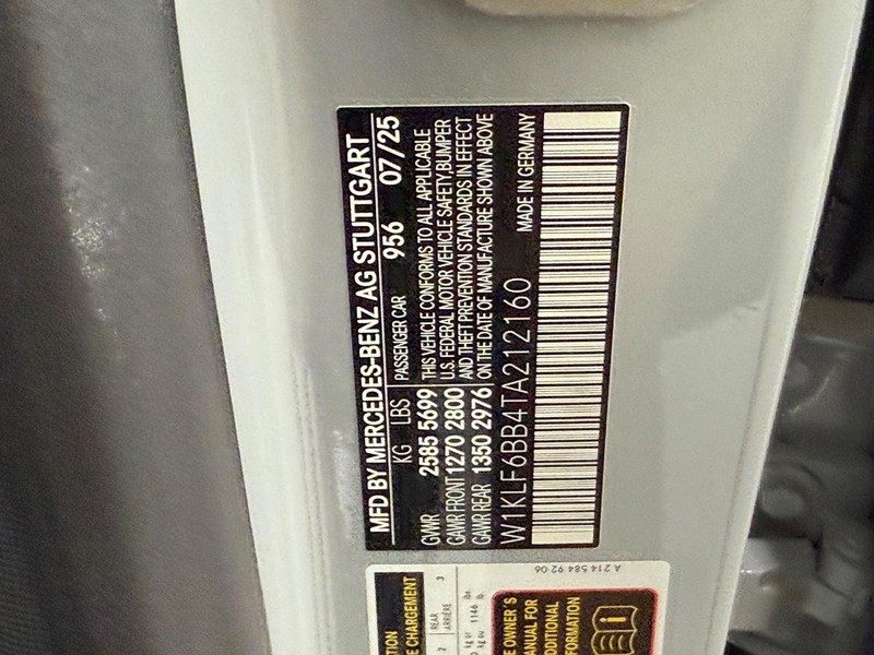 Mercedes-Benz E-Class Vehicle Image 17