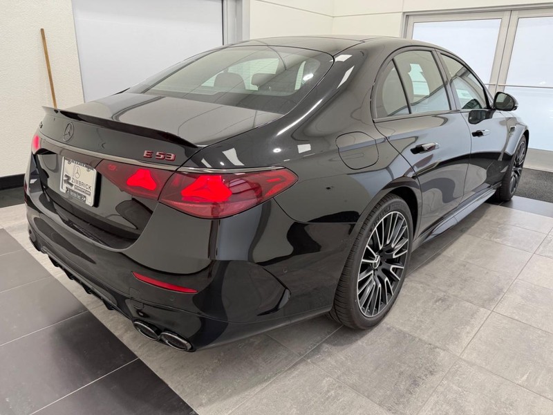 Mercedes-Benz E-Class Vehicle Image 2