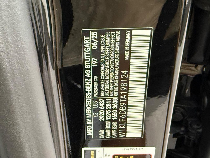 Mercedes-Benz E-Class Vehicle Image 17