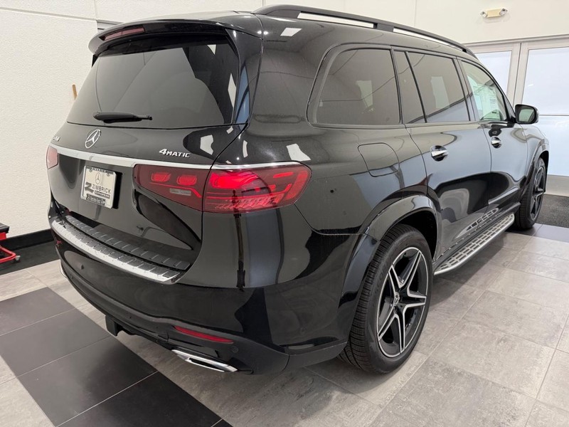 Mercedes-Benz GLS Vehicle Image 2