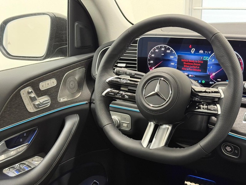 Mercedes-Benz GLS Vehicle Image 8