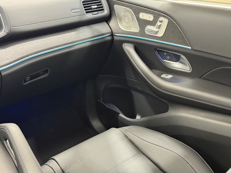 Mercedes-Benz GLS Vehicle Image 9