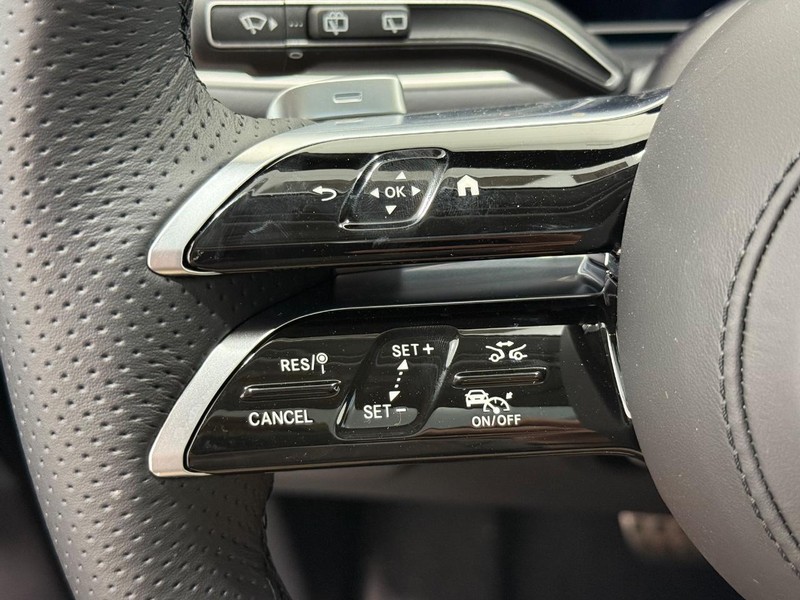 Mercedes-Benz GLS Vehicle Image 11