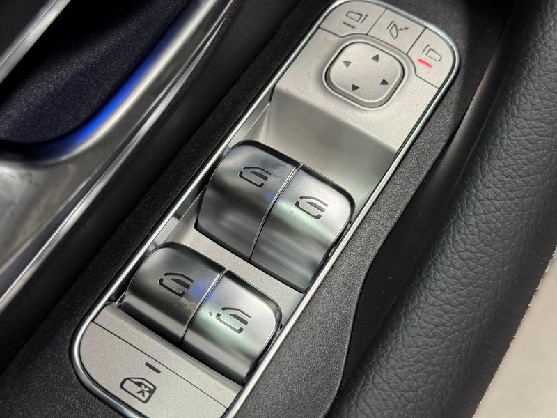 Mercedes-Benz GLS Vehicle Image 16