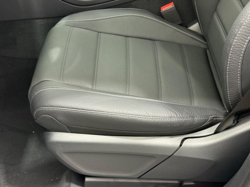 Mercedes-Benz GLS Vehicle Image 17