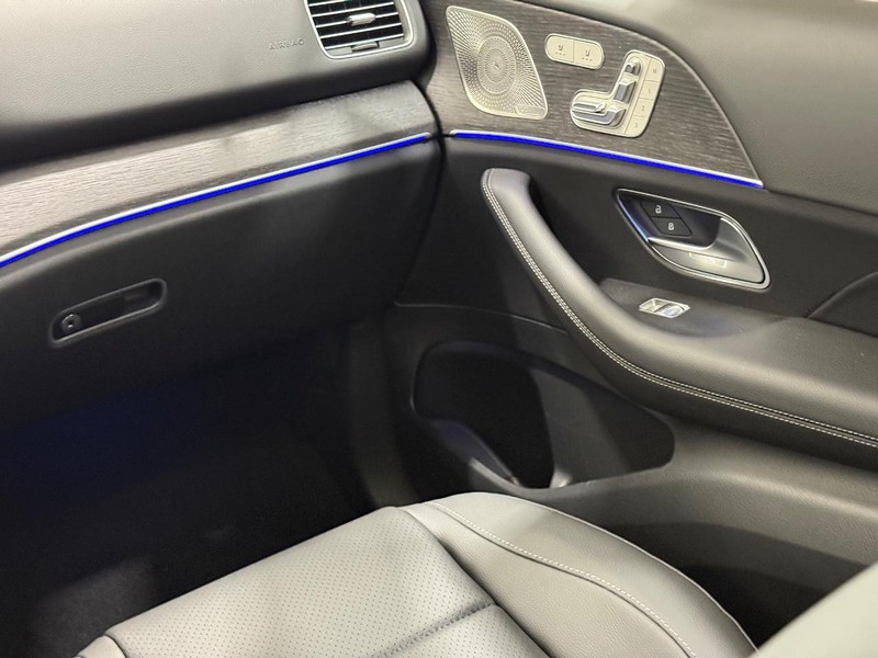 Mercedes-Benz GLE Vehicle Image 9