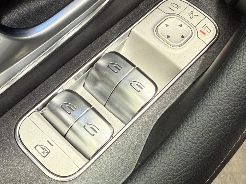 Mercedes-Benz GLE Vehicle Image 16