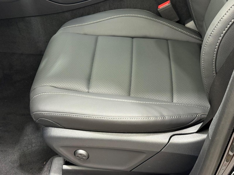 Mercedes-Benz GLE Vehicle Image 17