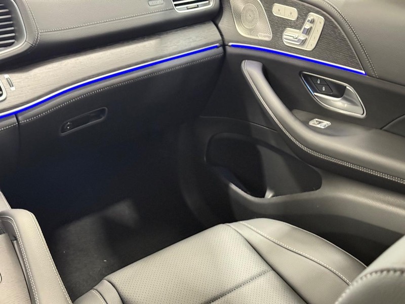 Mercedes-Benz GLE Vehicle Image 8