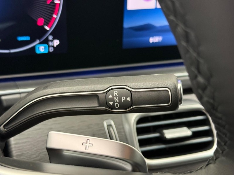 Mercedes-Benz GLE Vehicle Image 12