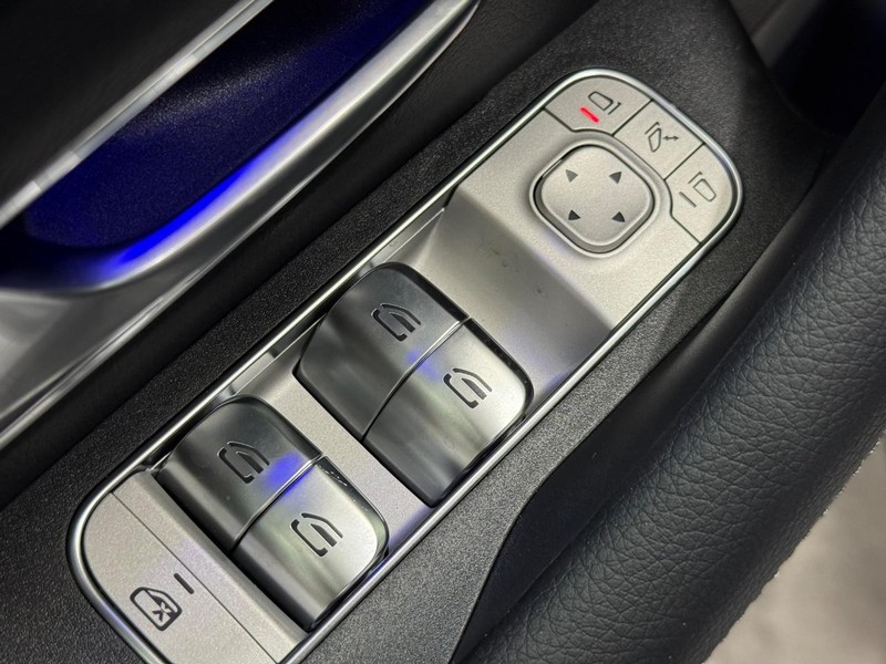 Mercedes-Benz GLE Vehicle Image 15