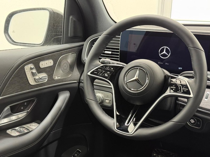Mercedes-Benz GLE Vehicle Image 8