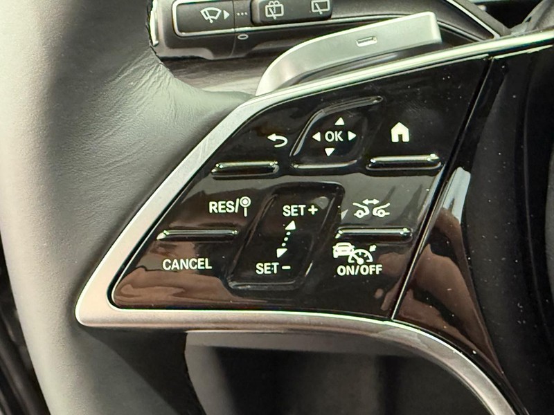 Mercedes-Benz GLE Vehicle Image 11